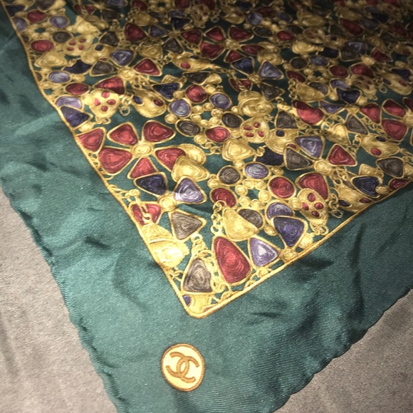 Vintage CHANEL silk scarf - Picture 1 of 3